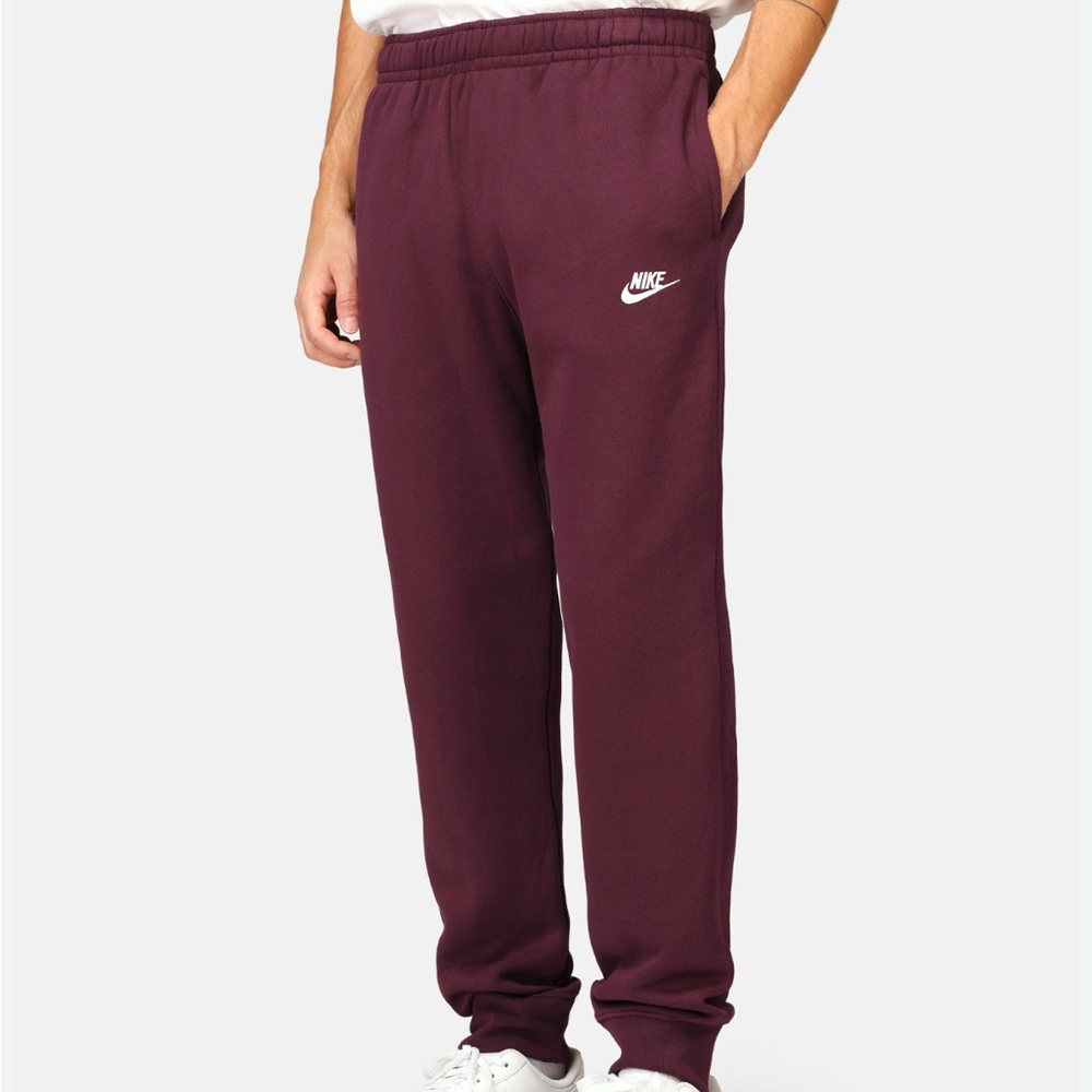 NIKE (M) Burgundy Sportswear Club Fleece Joggers!